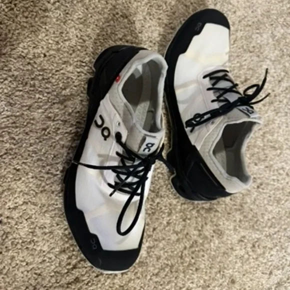 On Running Women’s Black and White Athletic Shoes - Picture 4 of 6